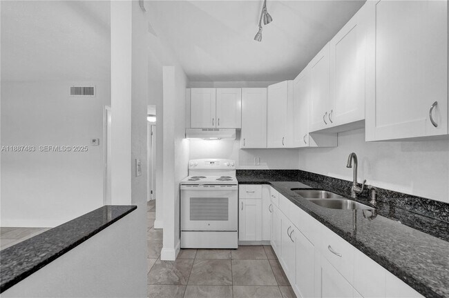 Building Photo - 5050 Bayview Dr