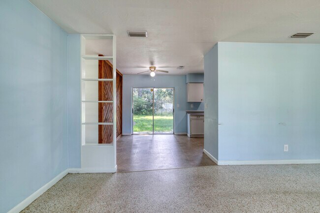 Building Photo - 1133 Bradenton Rd