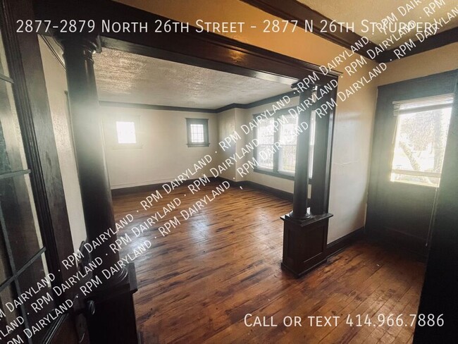 Building Photo - Huge 2BR + den upper unit in Park West nei...