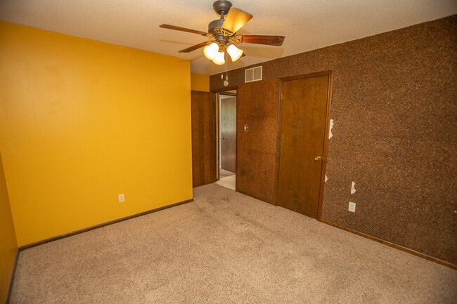 Building Photo - 131 Cresent Dr