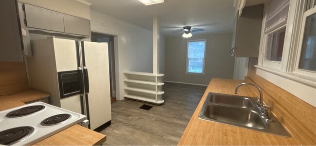 Building Photo - 202 N Virginia Ave
