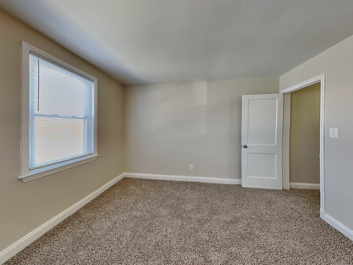 Building Photo - 1917 Searles Rd