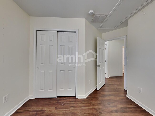 Building Photo - 321 Mossy Wood Rd