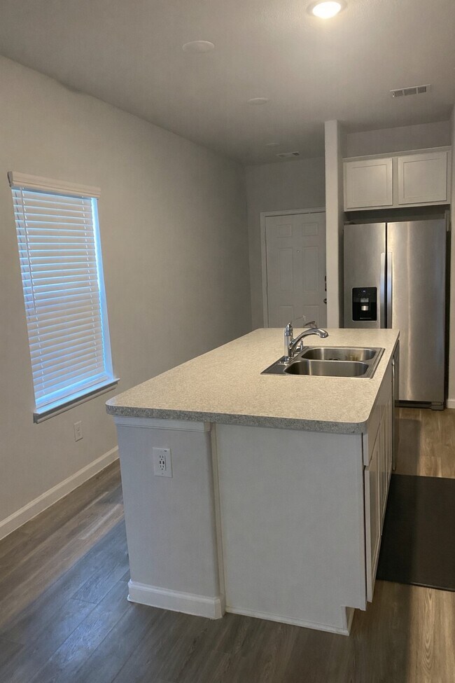 Building Photo - 20935 Endeavor St