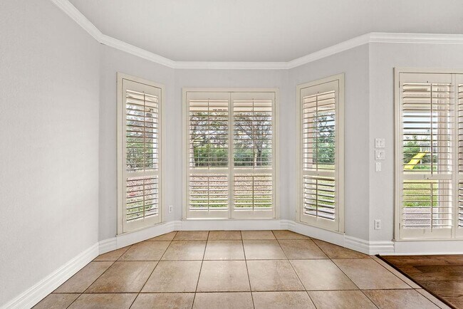 Building Photo - 365 Green Park Dr