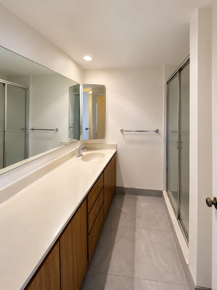Building Photo - 1603 16th Way