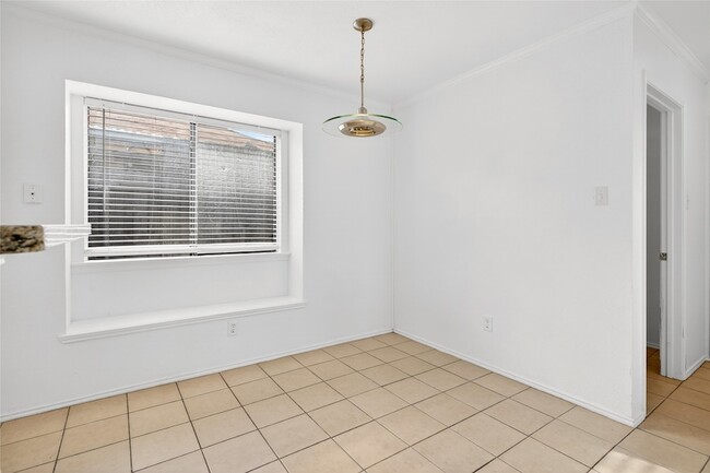 Building Photo - 1617 Briargrove Dr