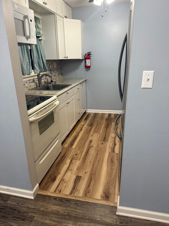 Building Photo - 478B Laurel Brook Dr