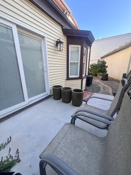 lovely patio, just outside your bedroom - 352 S Main St