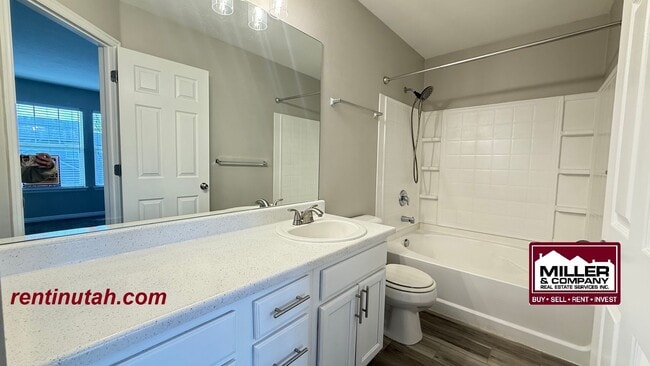Building Photo - Beautifully updated townhouse in Riverton!