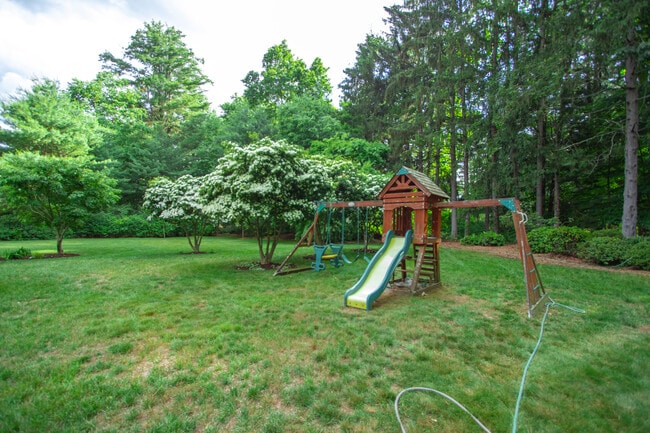 Building Photo - 22 Allen St