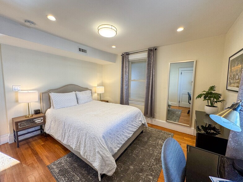 Building Photo - 34 Clay St