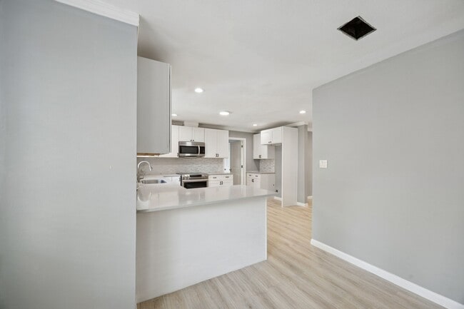 Building Photo - 553 Cane River Ln