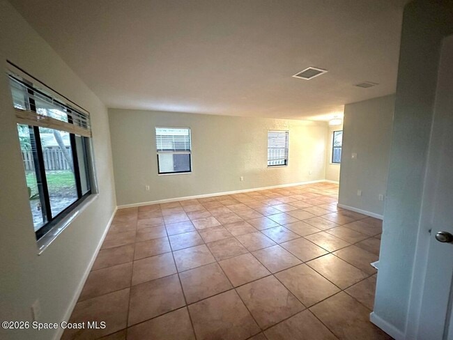 Building Photo - 310 Oleander Pl