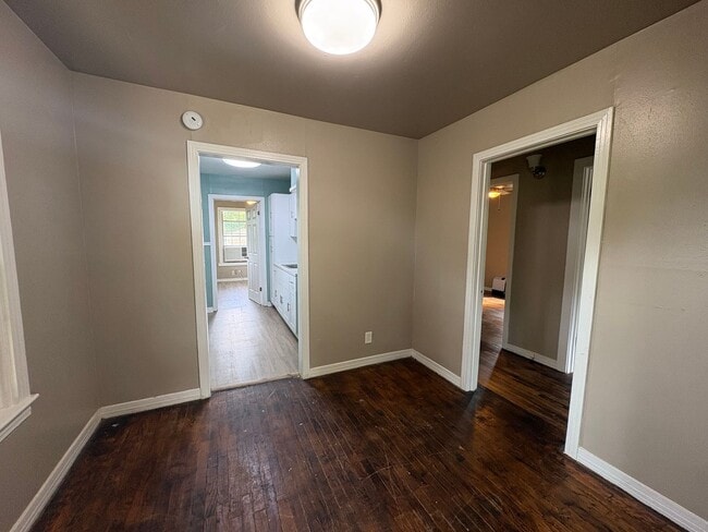 Building Photo - Gorgeously remodeled 4 bedroom/1 bath with carport!