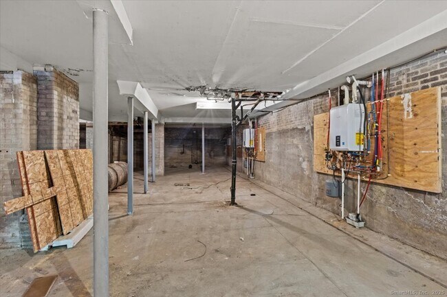 Building Photo - 204 Magnolia St