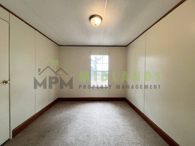 Building Photo - 575 Forts Pond Rd