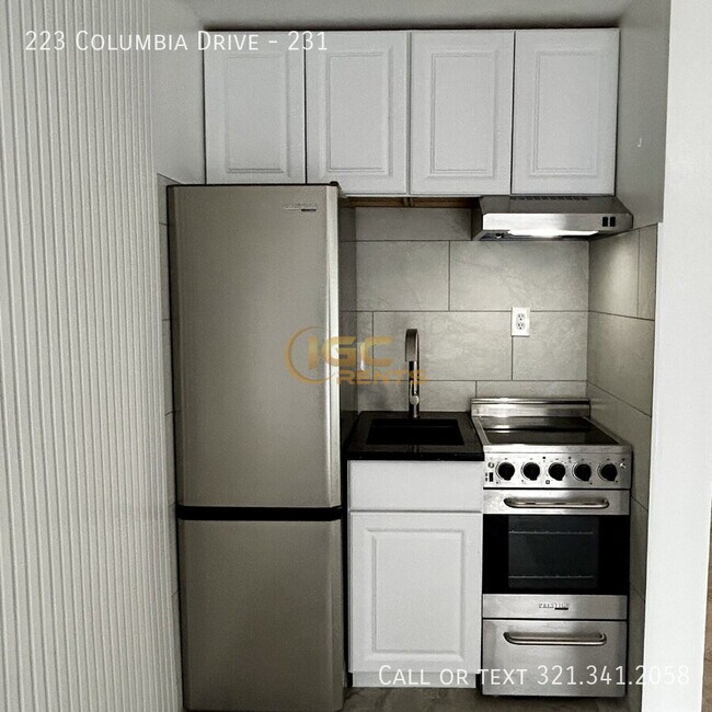 Building Photo - 223 Columbia Dr