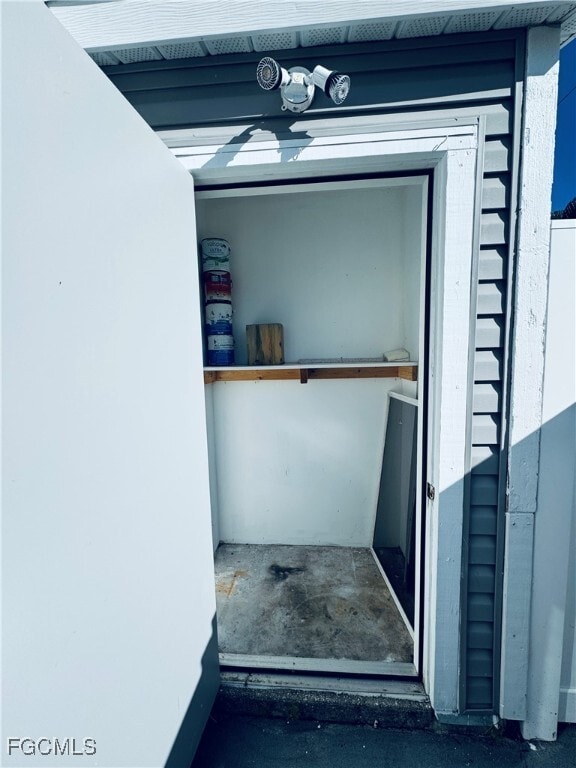 Building Photo - 4641 SW Santa Barbara Pl