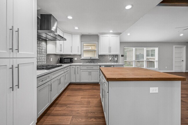 Building Photo - 4738 Whispering Falls Dr