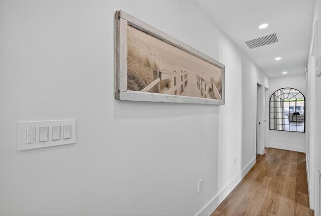 Building Photo - 2157 Coral Gardens Dr