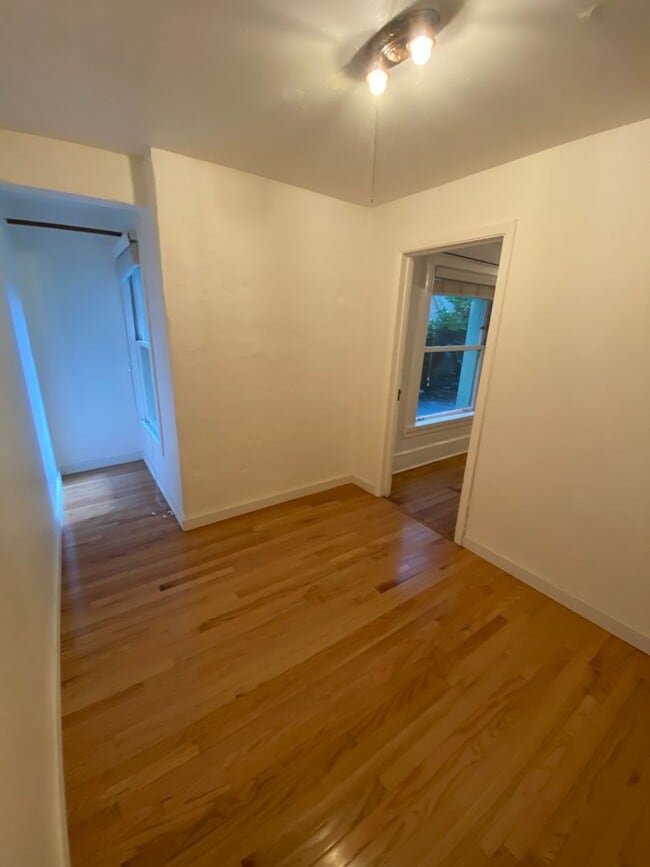 Building Photo - 2190 W Burnside, #2