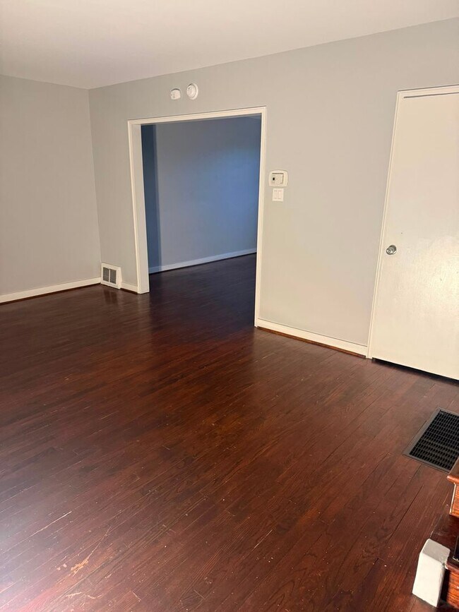 Building Photo - 333 Linden Ln