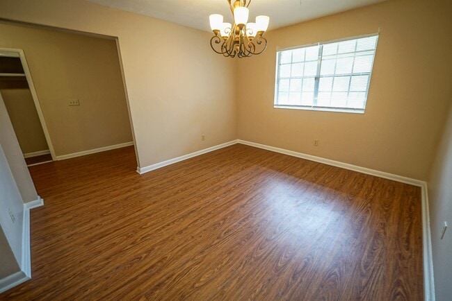 Building Photo - 410 Gaither Dr