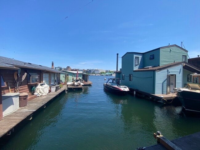 Building Photo - 3126 Portage Bay Pl E