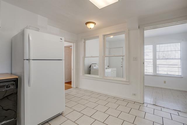 Building Photo - 3200 Sandage Ave