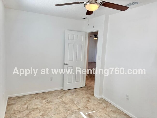 Building Photo - 2 Bed 1 Bath Home with Fenced Yard & Finis...