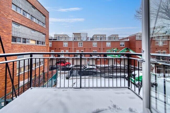Building Photo - 4637 N Ashland Ave
