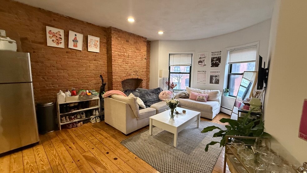 Building Photo - 74 Fenway