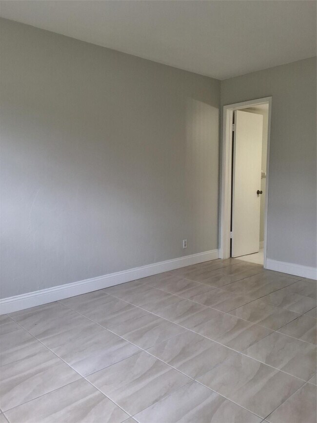 Building Photo - 4500 N Federal Hwy