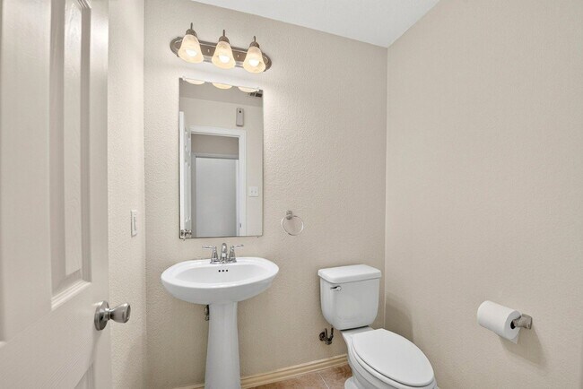 Building Photo - 2668 Costa Mesa Dr