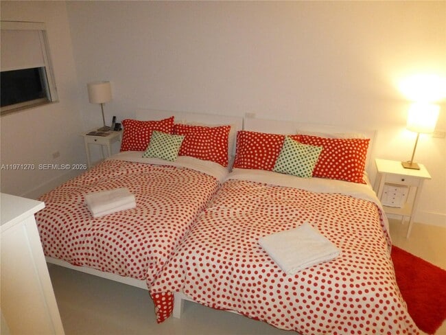 Building Photo - 1881 Washington Ave