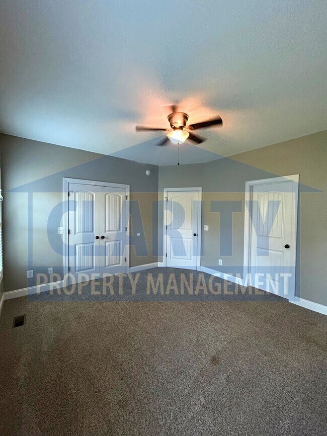 Building Photo - 3131 Pin Oaks Cir NE