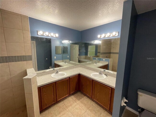 Building Photo - 526 Elbridge Pl