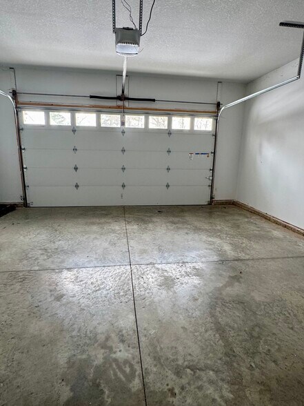 Building Photo - 706 Foret Mansur