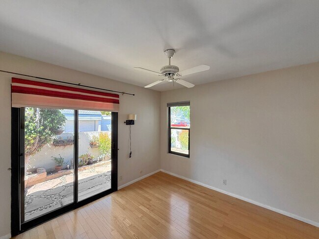 Building Photo - SD: Bright 2BD/2BA Condo in Vista with Community Pool, Private Patio & In-Unit Laundry