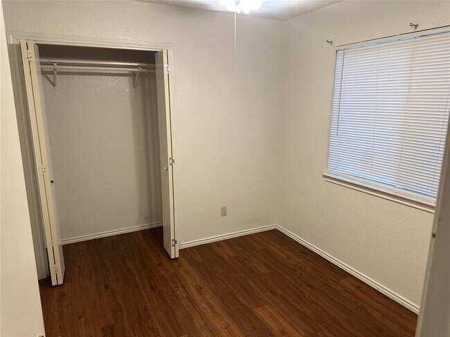 Building Photo - 16303 Edgemere Dr