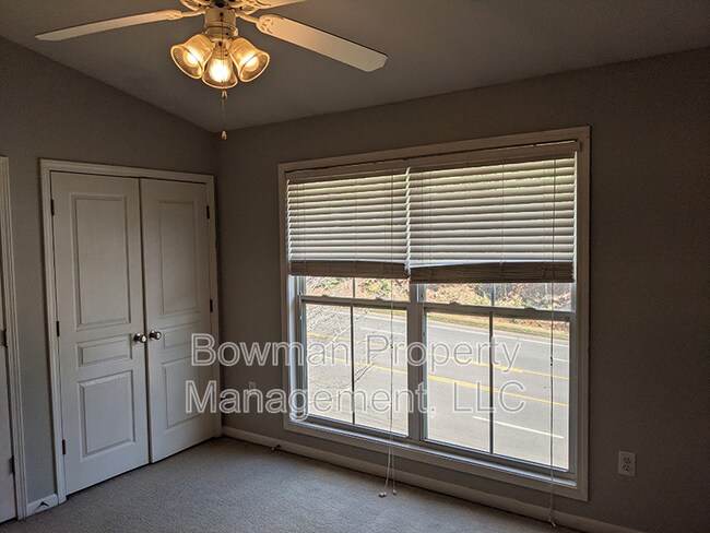 Building Photo - 660 S Barnett Shoals Rd