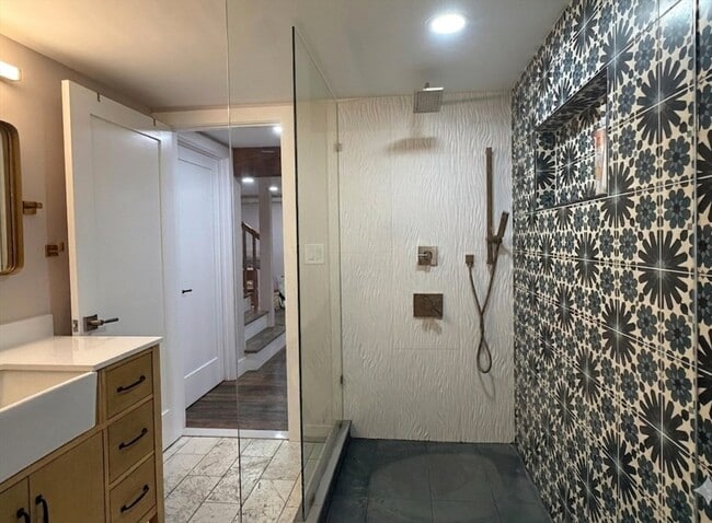 Building Photo - 188 South St