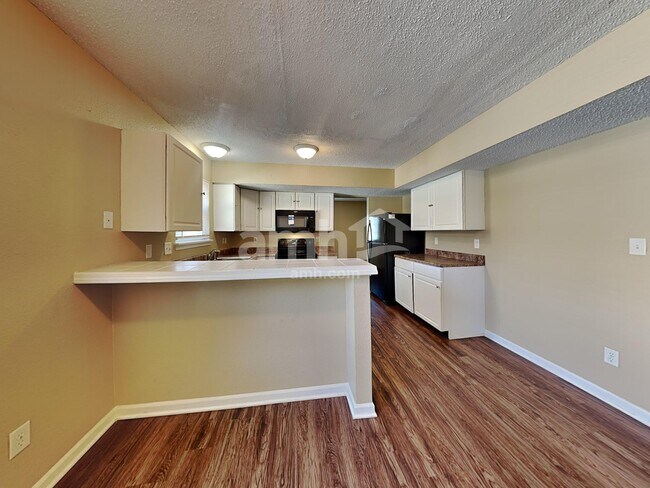 Building Photo - 6031 Draycott Dr