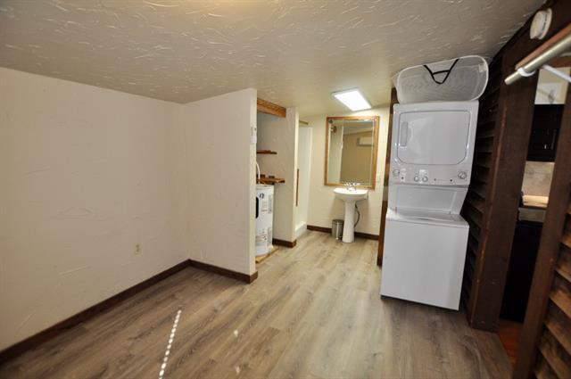 Building Photo - 1800 Newport Rd