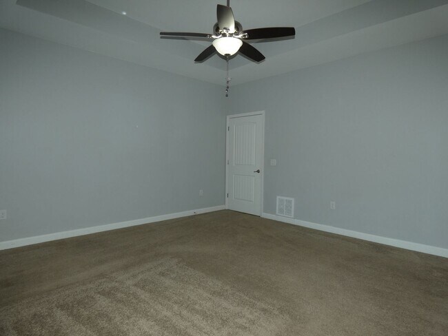 Building Photo - Spacious 3-Bedroom Home - Half Acre Lot