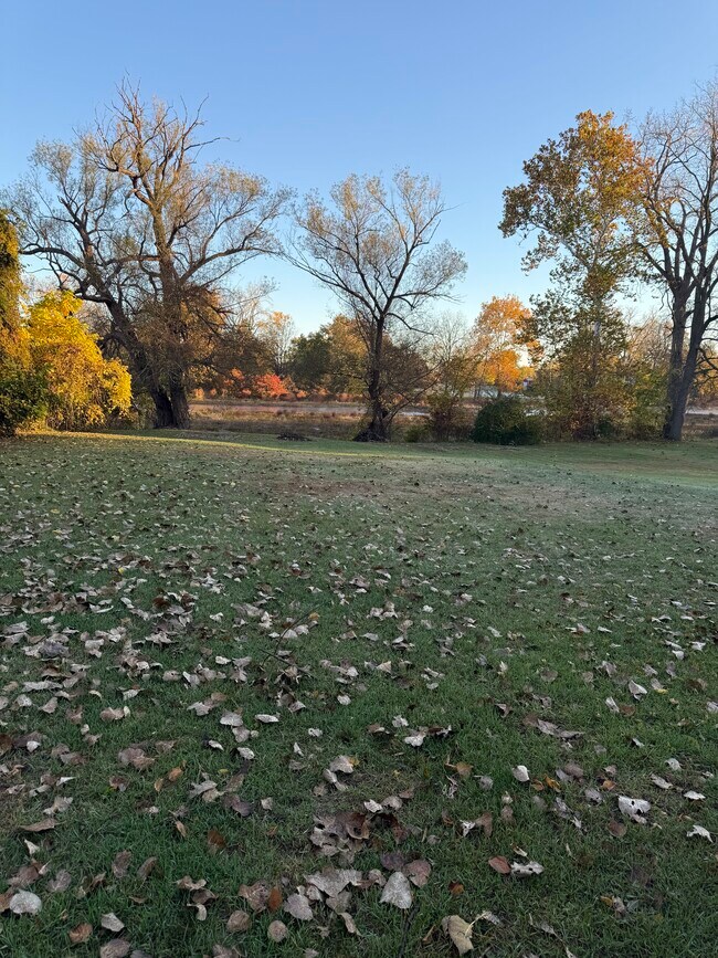 Building Photo - 3042 S Custer Rd