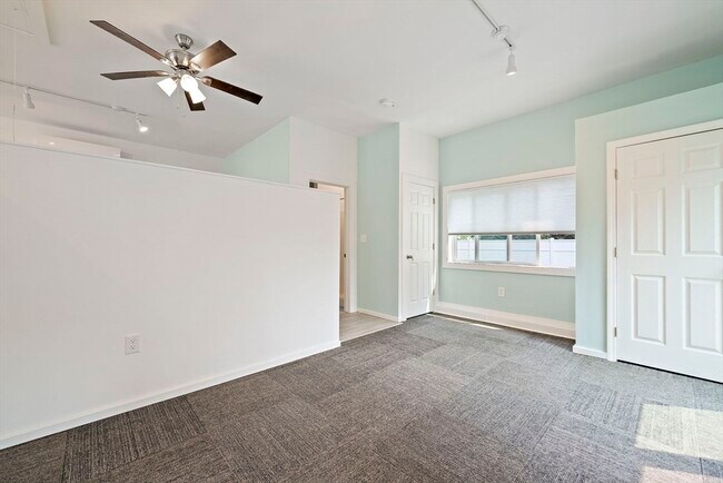 Building Photo - 15 Rockland House Rd