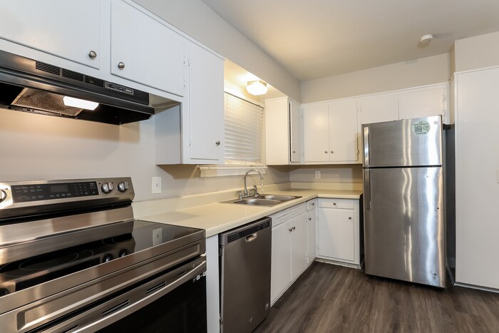 Building Photo - 5544 Wayneland Dr