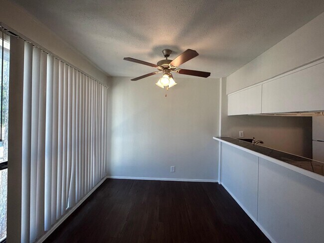 Building Photo - 3629 N MacGregor Way